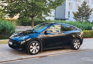 Tesla Model Y 23.382 km 33.300 &euro; Heidelberg 69115