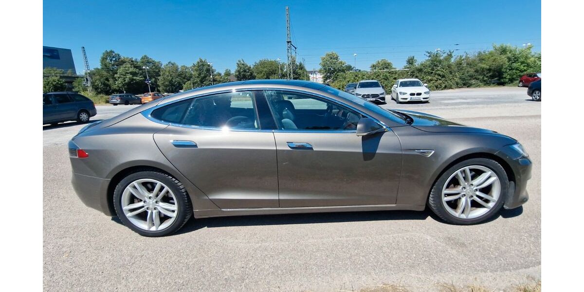 Tesla Model S 152.000 km 21.500 &euro; BAIERTAL 69168